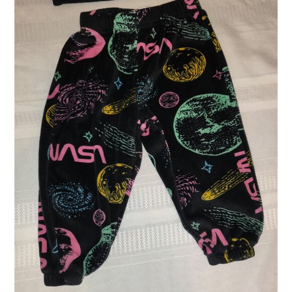 NASA Baby 2 pc Outfit Velour 12 Months Colorful Astronauts Space Rockets - Picture 2 of 7